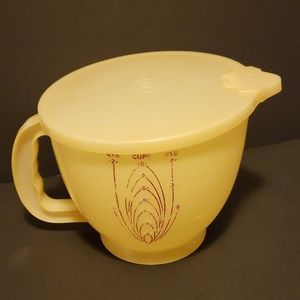 Vintage Tupperware Mix N Store 2 Qt 8 Cup Measuring Bowl Cup With Lid. Excellent